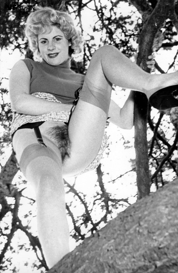 Vintage Nylon Stocking Porn - Sexy British stocking babes in the 1960s! - HairyMania.com