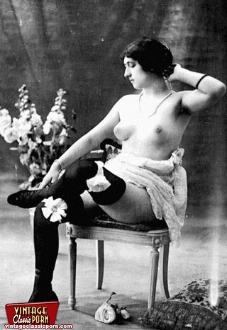 1920 Vintage Hairy Nude - French vintage ladies showing their 1920s bodies - HairyMania.com